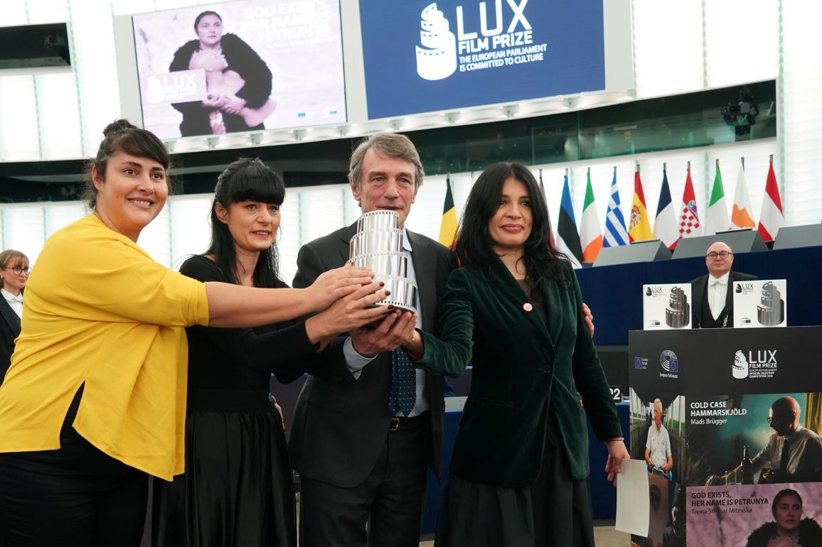 Congratulazioni a Teona Mitevska per aver vinto il Premio LUX con il suo film God Exists, Her Name Is Petrunya!